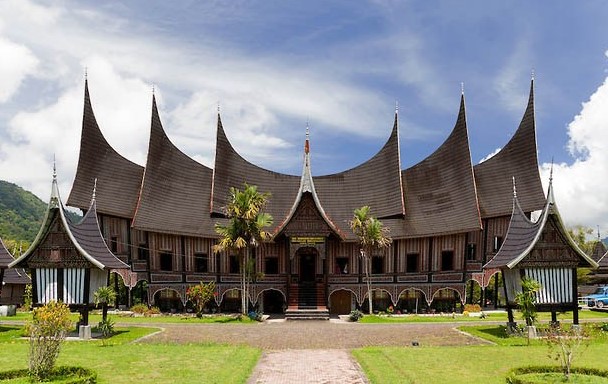 5 Fakta Rumah Adat Sumatera Barat Menakjubkan
