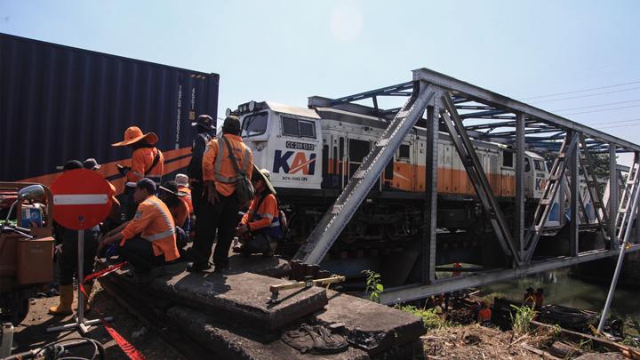 Usai Kereta Tabrak Truk, PT KAI Semarang Tambah Sistem Peringatan Dini di Perlintasan