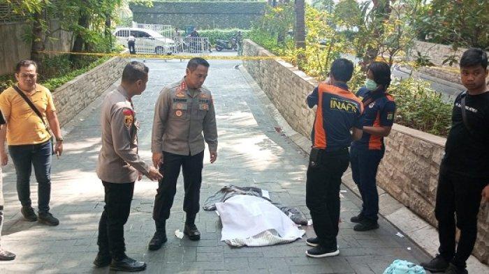 Perempuan berinisial FD (44) tewas dibunuh oleh pria berinisial AH (26) di Central Park, Tanjung Duren,Jakarta Barat.