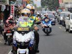 Polisi Berlakukan Sistem Buka Tutup untuk Mengurai Kepadatan Lalu Lintas di Puncak Bogor